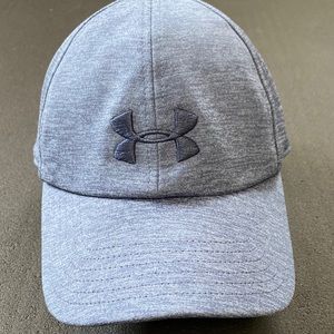 BNWOT women’s Under Armour hat
